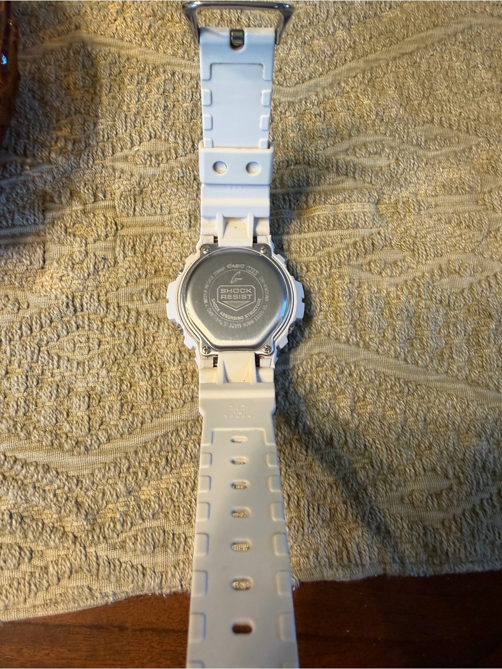 Authentic Casio White Digital G-Shock Resin Sports Watch - Picture 4 of 5